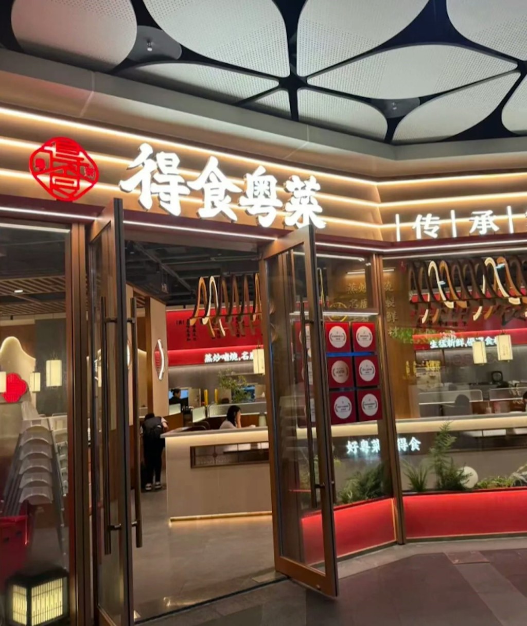 深圳龍崗有食肆被發現食材及餐具有活蛆蟲。深圳新聞網 深圳龍崗有食肆被發現食材及餐具有活蛆蟲。深圳新聞網