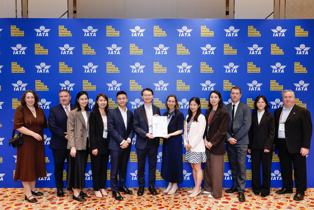 香港国际机场成为全球首个获得国际航空运输协会(IATA)One ID认证。 香港国际机场成为全球首个获得国际航空运输协会(IATA)One ID认证。