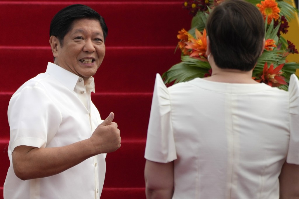 菲律宾总统小马可斯访华期间将会与中国签署14项双边协议。AP