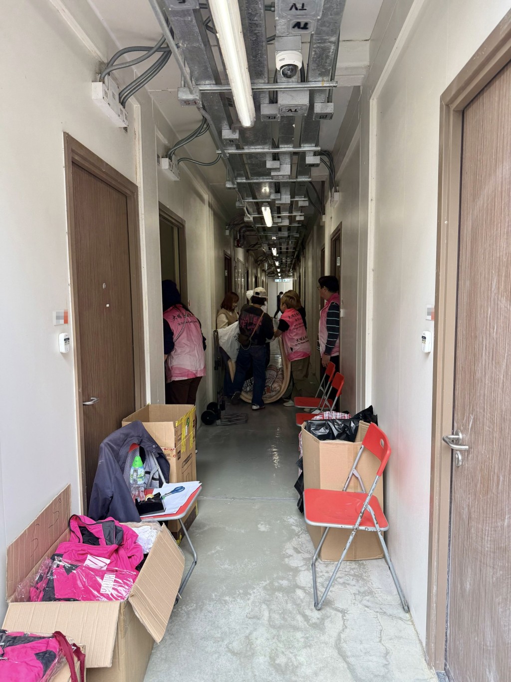 為盡快提供應急住宿支援，受火警影響的居民現時並不需在房屋局網站的「住得易」- 過渡性房屋中央統一平台提出申請或遞交申請表。