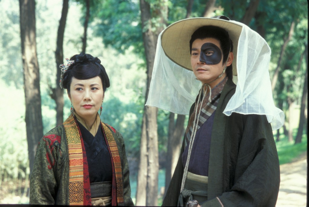 相隔25年，郑少秋与汪明荃于2004年剧集《血荐轩辕》再度合作。