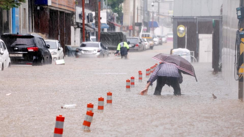 南韓西部上月中降下豪大雨,造成洪災。光州市街道出現水浸。路透社 南韓西部上月中降下豪大雨,造成洪災。光州市街道出現水浸。路透社