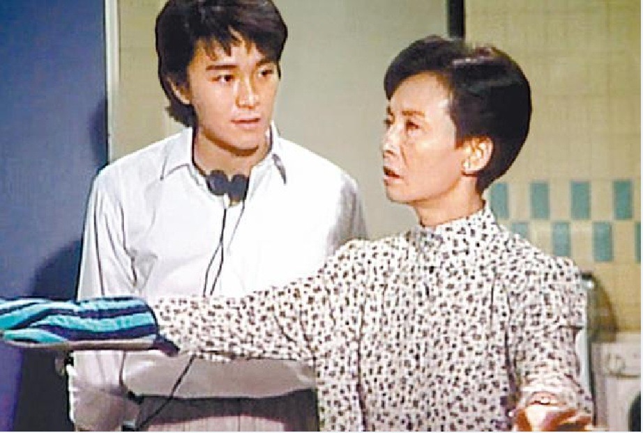 梁愛在《他來自江湖》演串咀工人。