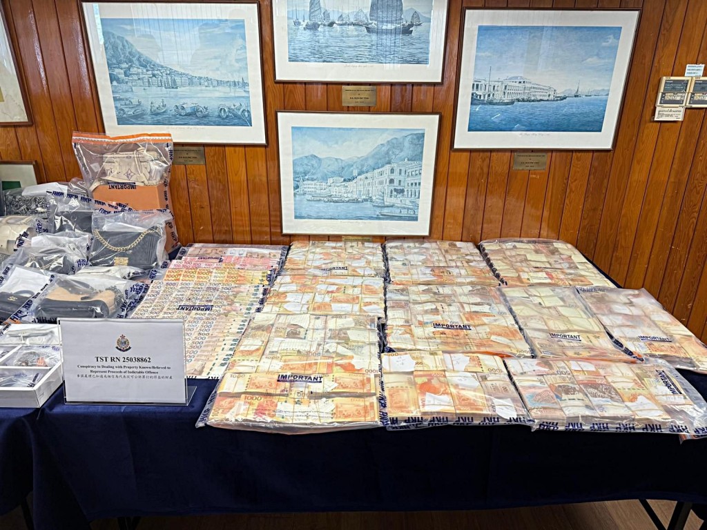 警方展示相關證物。 警方展示相關證物。