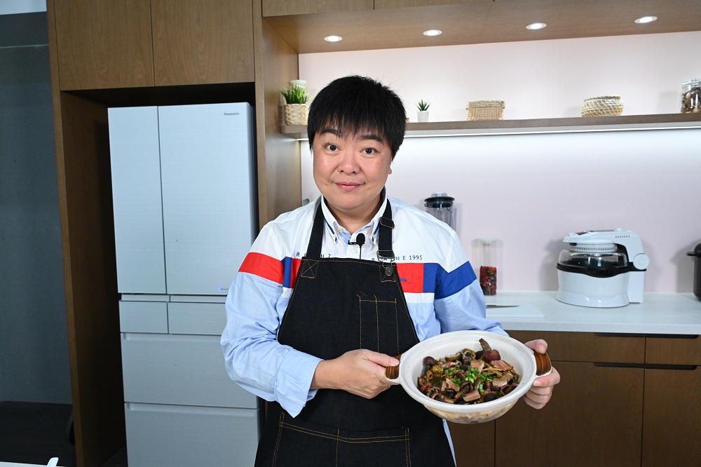 小董中醫博士說黃鱔和紅菇都是有益的養生食材。