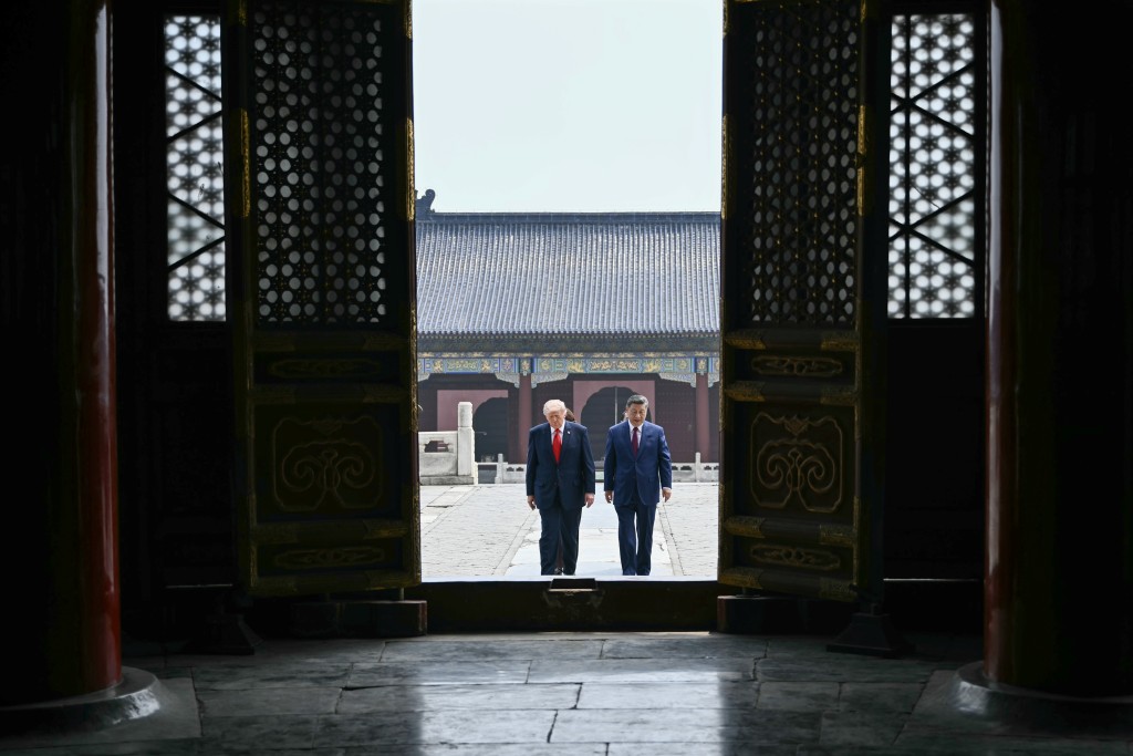 習近平與特朗普共同參觀天壇祈年殿。美聯社