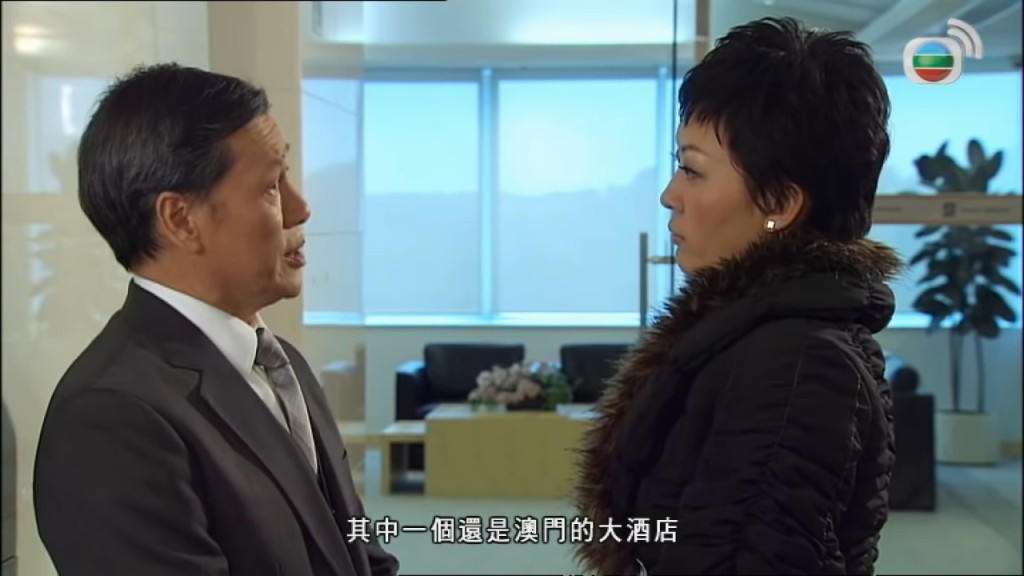 老戏骨刘江在《同事三分亲》饰演郭少芸与江欣燕的父亲，在剧中戏份亦不少。