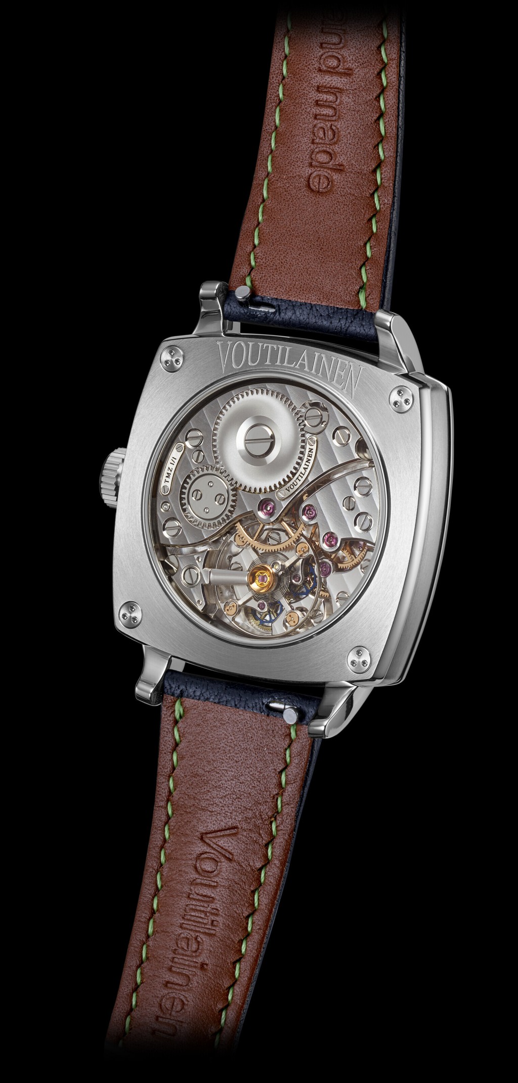 錶底百看不厭的手工及特大擺輪運作，也是CSW Only Watch的設計特色。