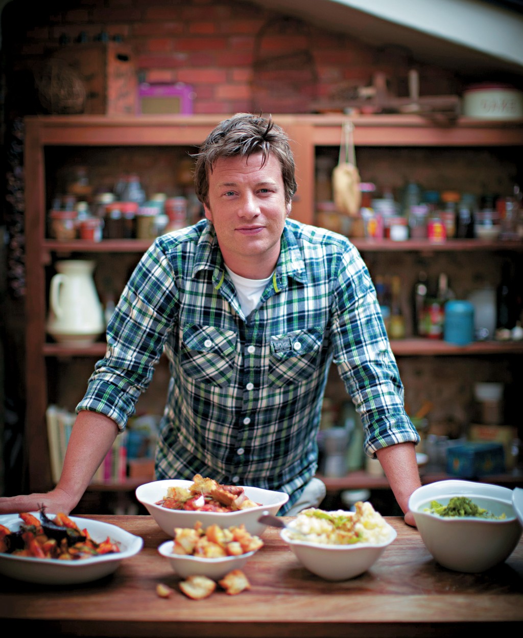 网民回应｜网民称之前Jamie Oliver尝试挑战呢个制度，可惜当年每餐只有两镑多啲，根本唔够预算，结果都系失败咗。