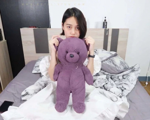 泰國19歲法律系女大生拍AV上傳網絡,聲稱3個月勁賺逾20萬元,被警方逮捕。