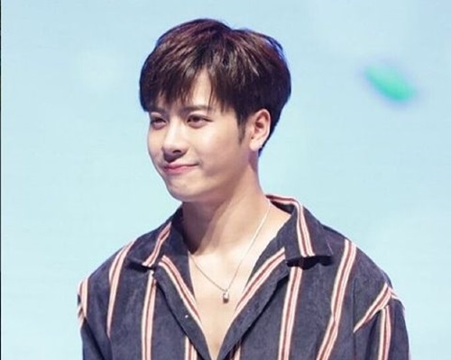 平時十分活躍的Jackson,在見面會上一直強撐,最後都撐不下去。