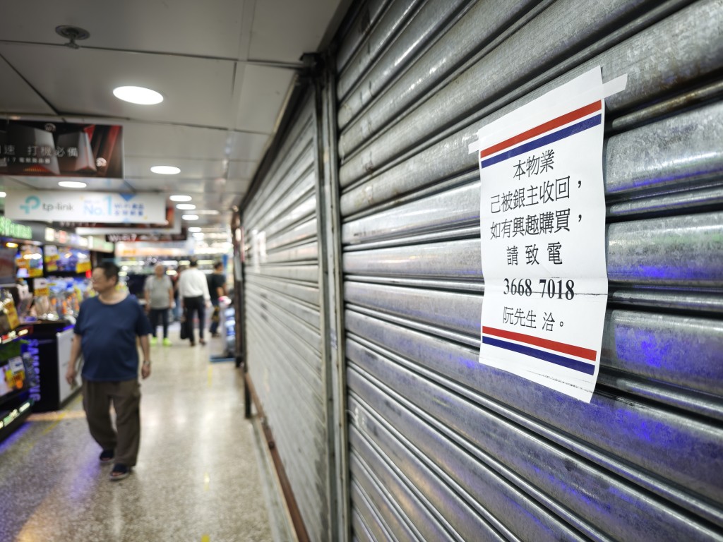 黃金商場內見到不少「銀主盤」。