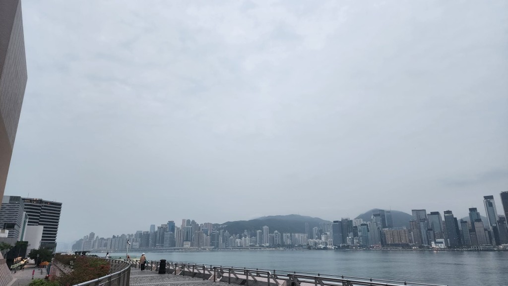 日間部分時間有陽光，市區最高氣溫約28度，新界再高一兩度。黎志偉攝