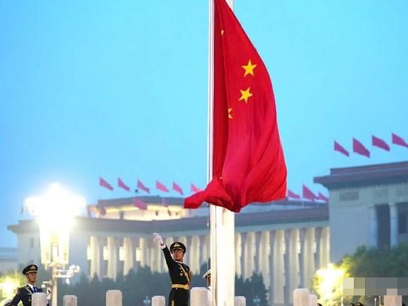 天安門廣場舉行國慶升旗儀式。