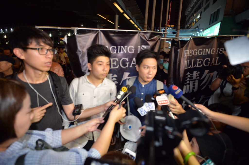 陳家駒批評,表演者是問題源頭,又指她們收取金錢屬於行乞。黃賢創攝
