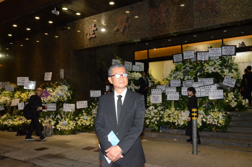 陳茂波到場致祭。