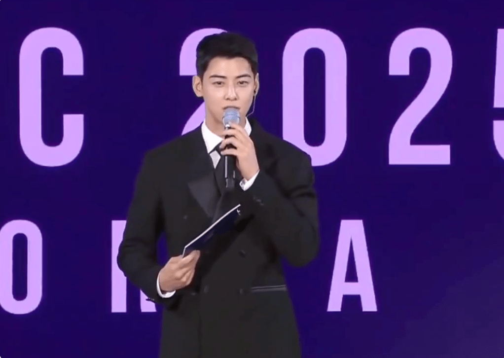 南韓人氣男星車銀優擔任主持人。X@st0ryc 南韓人氣男星車銀優擔任主持人。X@st0ryc