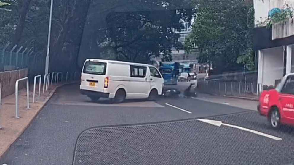 鐵騎士倒地四肢擦損。 鐵騎士倒地四肢擦損。