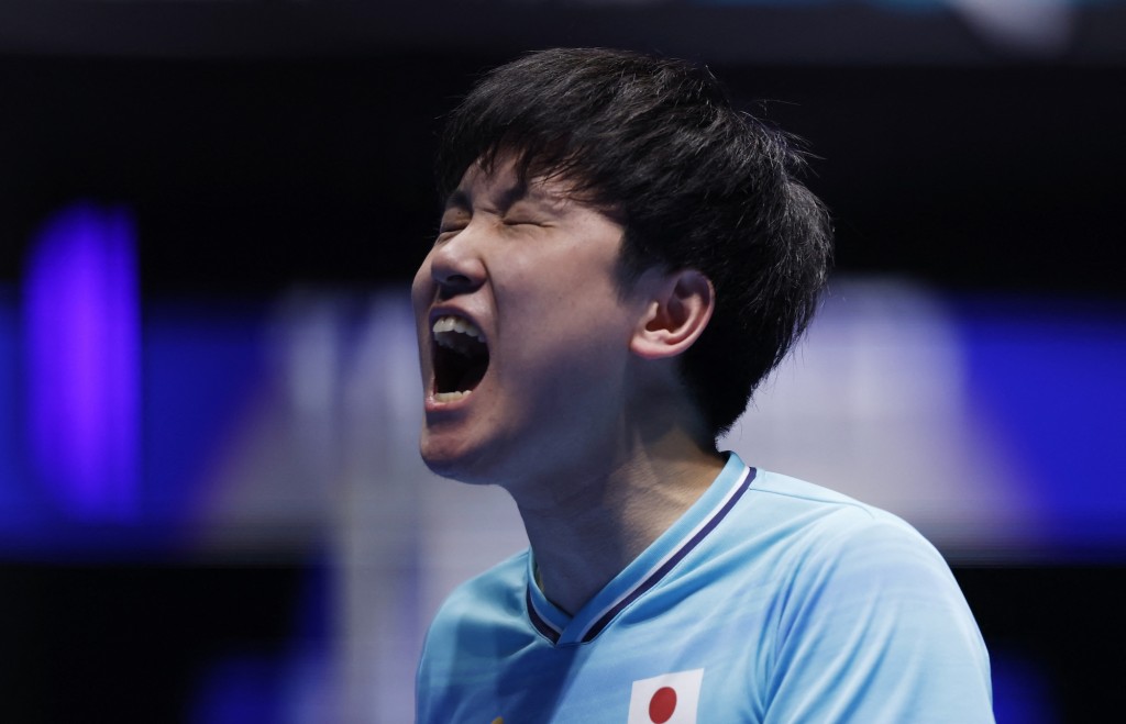 張本智和為日本打頭陣，領先兩局下反負梁端崑。路透社