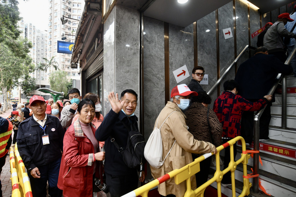 本港與內地年初恢復通關後，土瓜灣一帶曾出現廉價內地團迫爆的情況。資料圖片