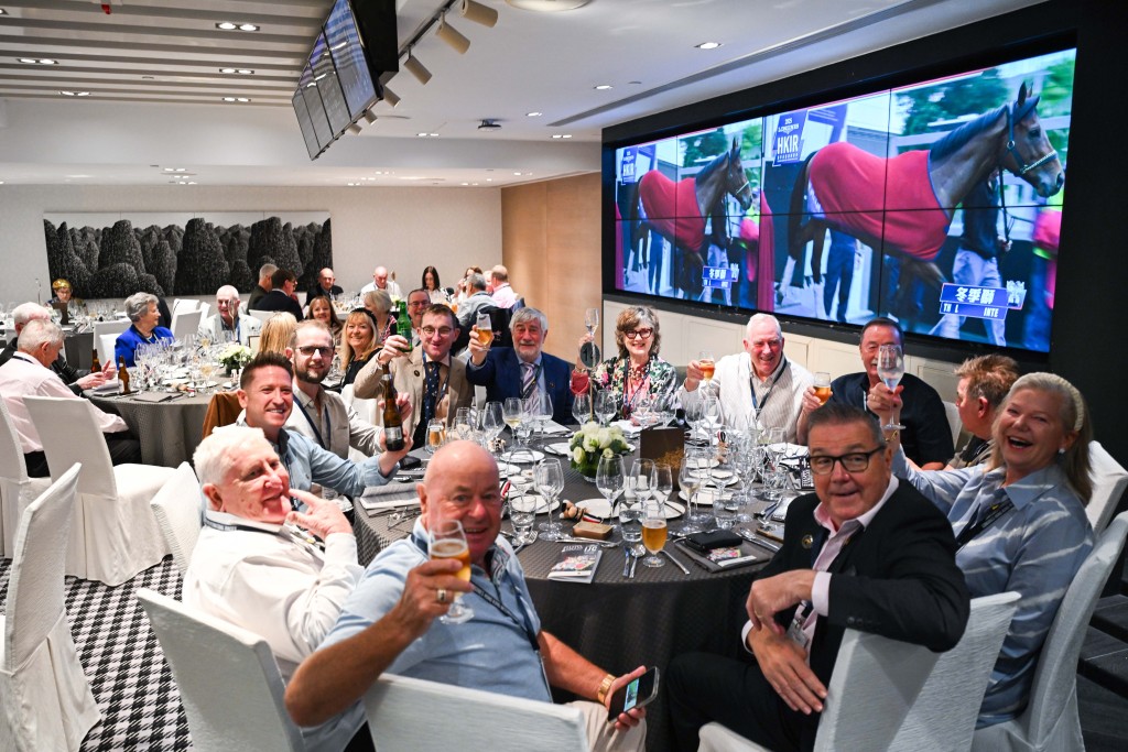 馬會一直致力推動相關發展,透過翻新馬場設施及開放更多場地予旅客使用,全面提升接待能力。 馬會一直致力推動相關發展,透過翻新馬場設施及開放更多場地予旅客使用,全面提升接待能力。