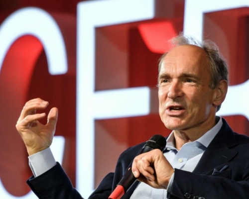互聯網之父英國電腦科學家伯納斯-李(Tim Berners Lee)。美聯社資料圖片