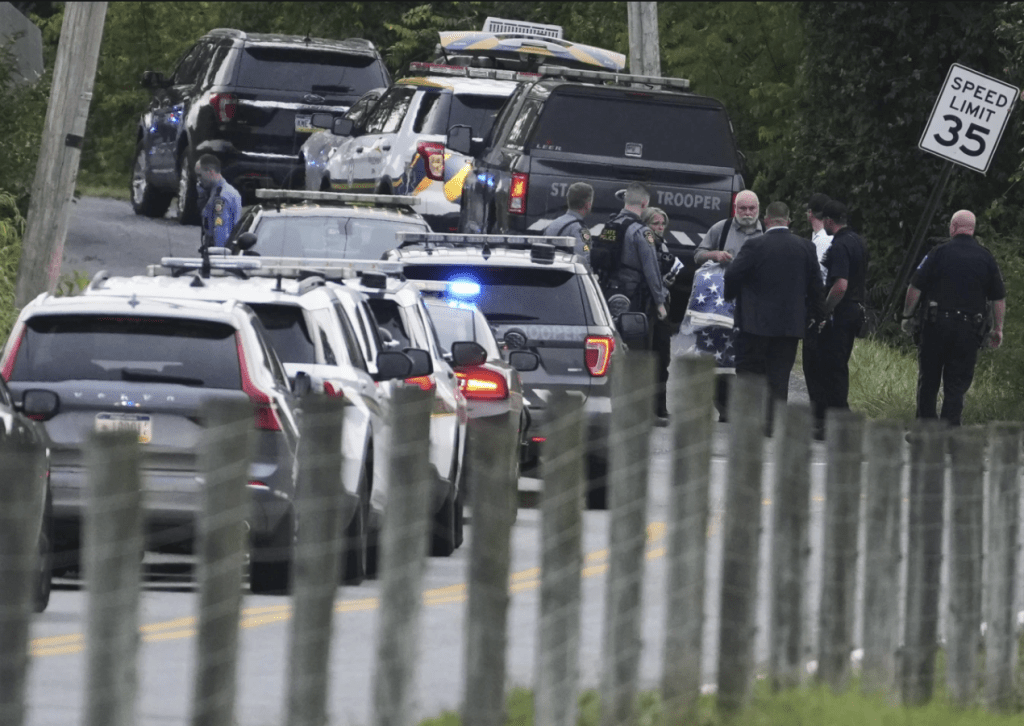 美國賓夕法尼亞州南部一條鄉村道路周三（9月17日）爆發槍擊案，造成三名警員殉職、兩人重傷，槍手已被警方擊斃。美聯社