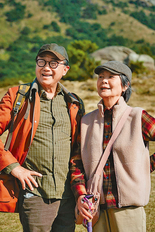 许冠文、金燕玲行山这一幕在Threads洗版。