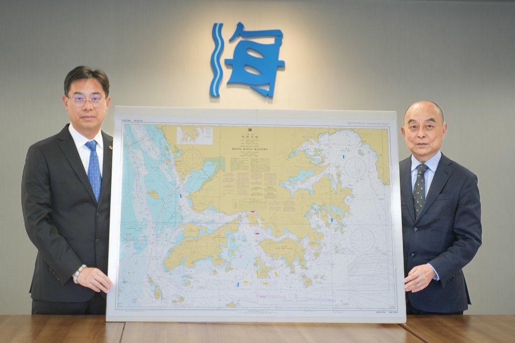 左起:海事處助理處長羅立強、海事處處長王世發。吳艷玲攝 左起:海事處助理處長羅立強、海事處處長王世發。吳艷玲攝
