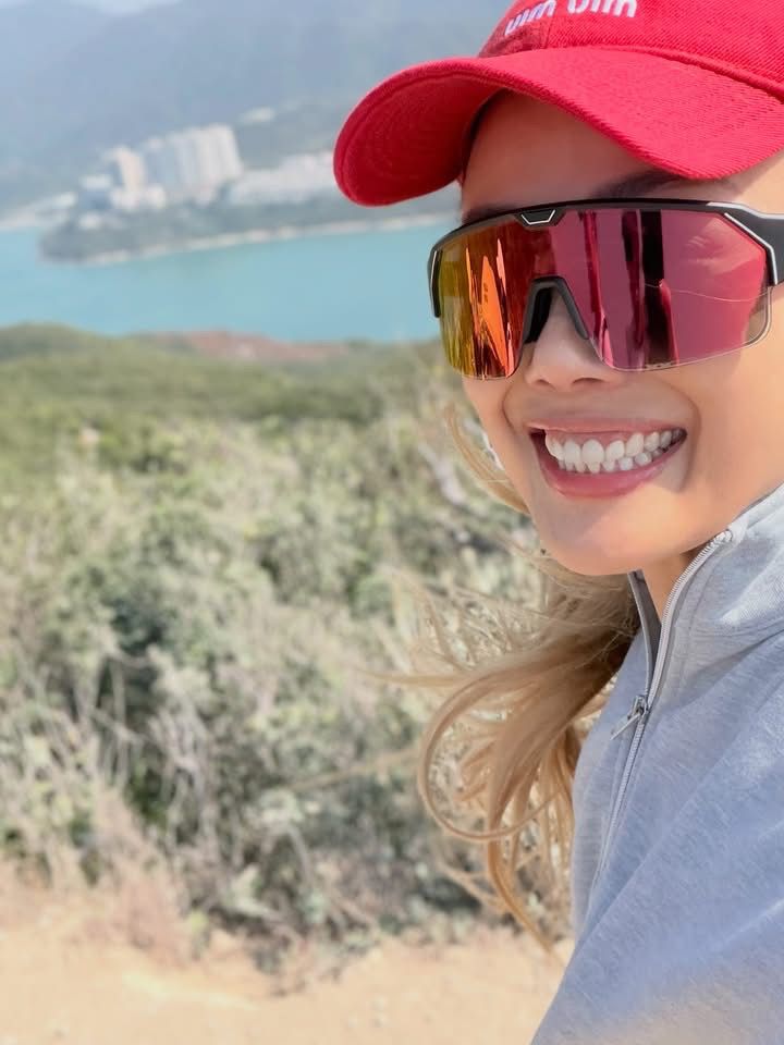 容祖兒與阿Sa去行山。