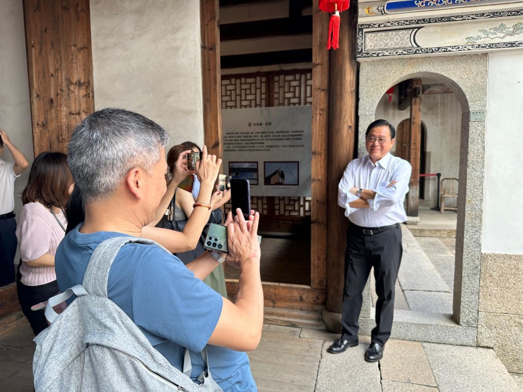 立法会福建考察团继续第二天行程，周日早上先到访中国十大历史文化名街「三坊七巷」。（常彧璠摄）