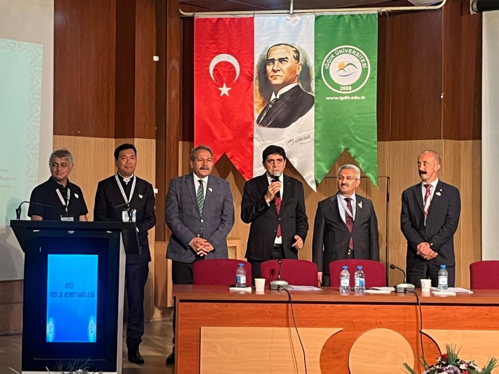 挪亚方舟国际科研考察及文物保育基金、土耳其伊迪尔大学及土耳其国家勘探局在会议上宣布成立「亚拉腊山科研究察中心」。