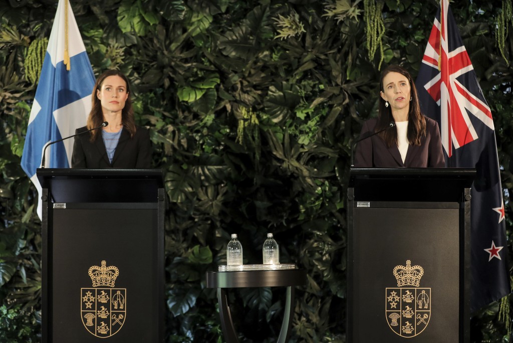 被記者問是否因同性別及年齡相若而會晤，紐西蘭及芬蘭女總理霸氣回應。AP