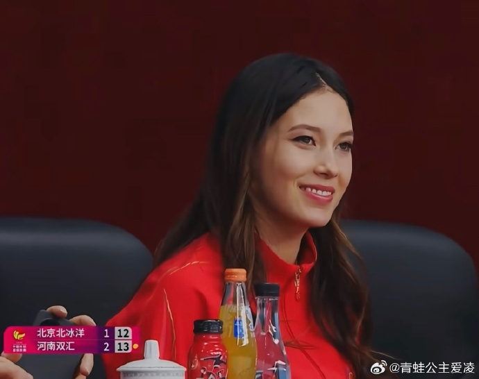 谷爱凌北京睇中国女排比赛。 微博 谷爱凌北京睇中国女排比赛。 微博