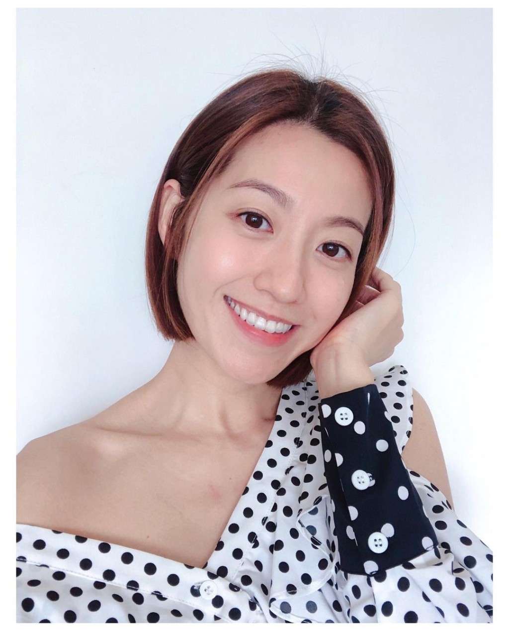 网民觉得短发显得YoYo又Young咗！