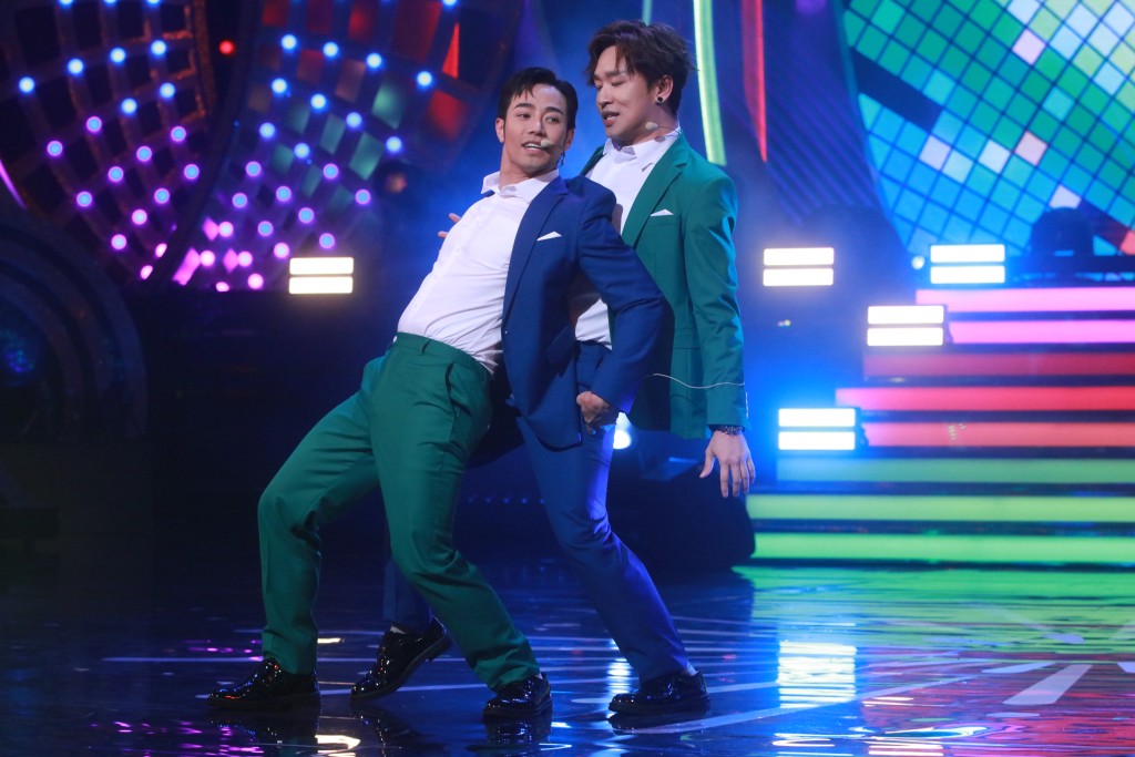 王鄭、李創偉呢個表演好考驗默契。