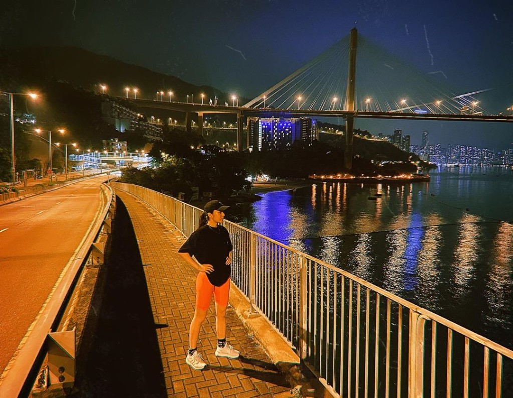 见天气转凉，JW月初就走到户外望住个海夜跑。