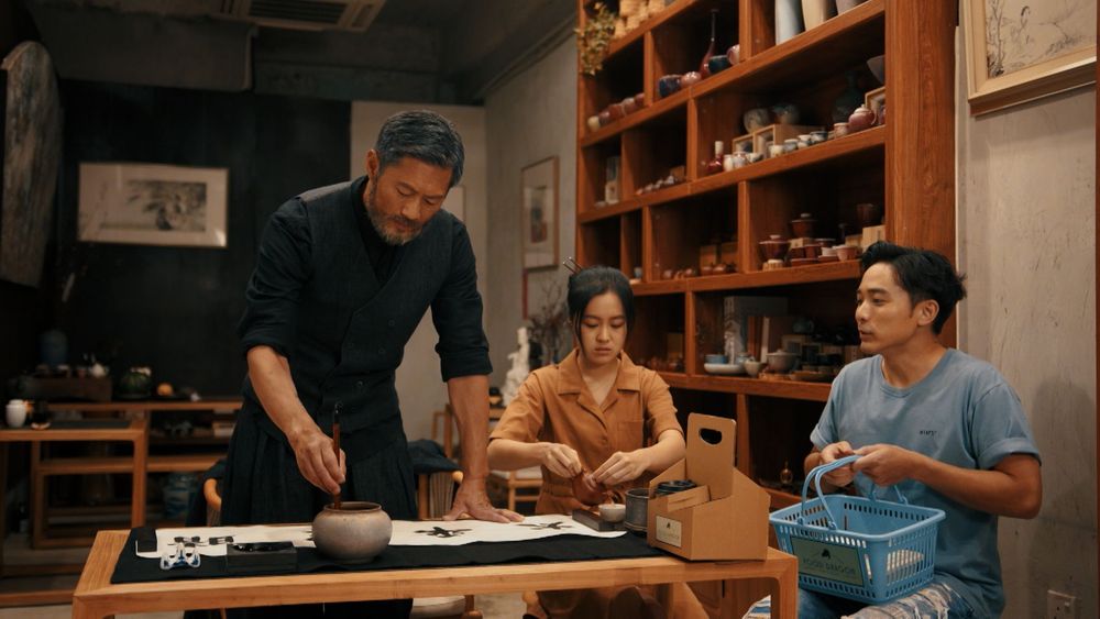 為了化老妝及黐鬚演「葉蓋天」,德斌每日都要花兩小時化妝及落妝,最慘是焗到皮膚敏感。