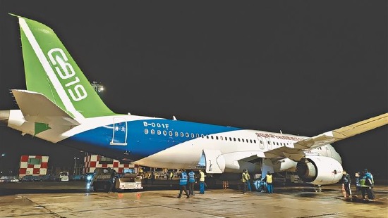 國產大飛機C919 平穩降落在哈爾濱太平國際機場。 網上圖片