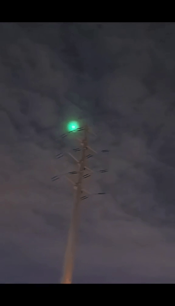速度極快,散發藍綠色光芒,福建多地夜空現UFO? 網片截圖 速度極快,散發藍綠色光芒,福建多地夜空現UFO? 網片截圖