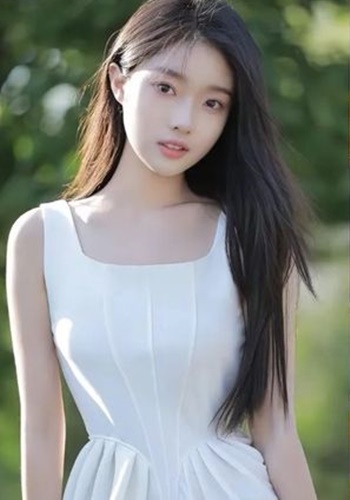 童瑤是內地美妝網紅。 童瑤是內地美妝網紅。