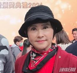 祝文君出身TVB第三期艺训班，去年11月获颁发30年长期服务奖金牌，以表扬她敬业乐业的精神。