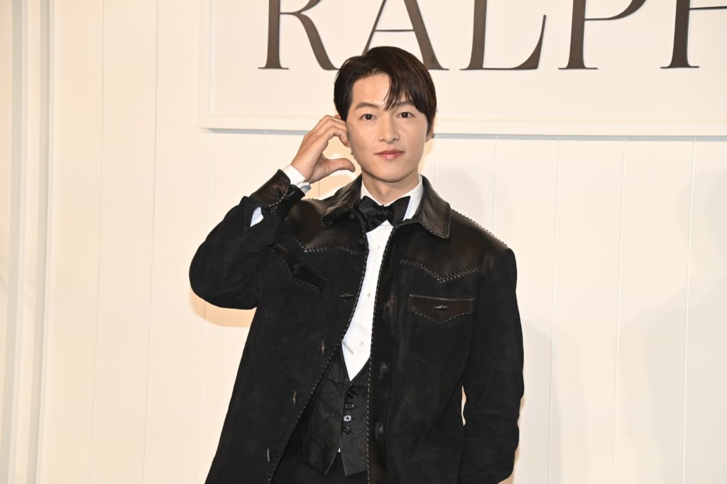 宋仲基憶起中學畢業時來港旅行。