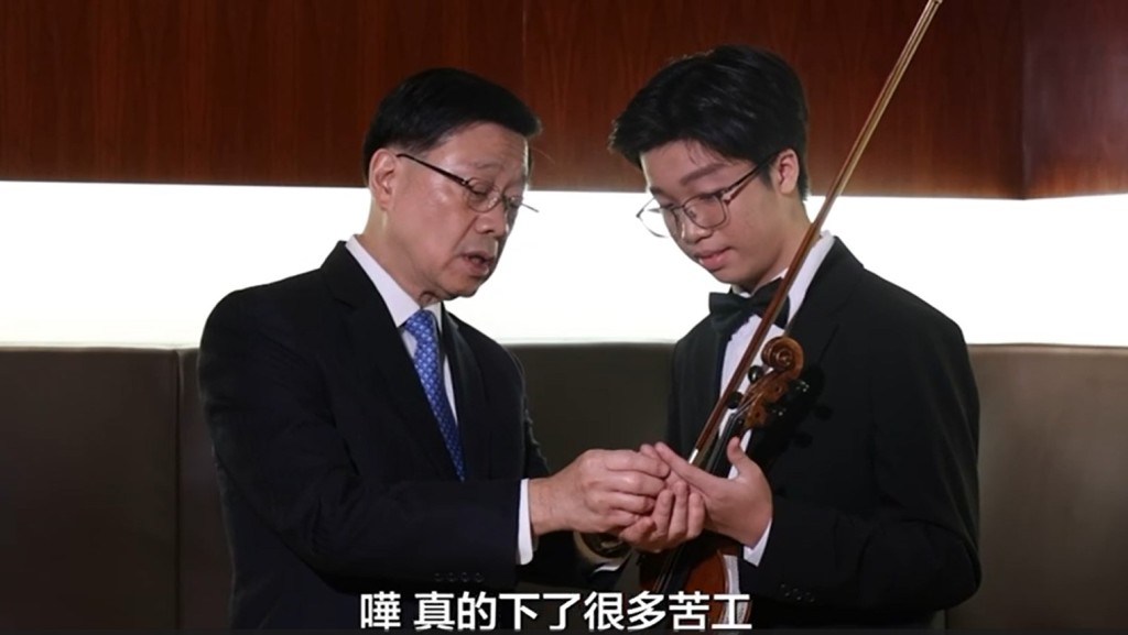 對於李同學表示來紅館表演感到興奮、開心，李家超則表示「仲有更大嘅舞台」。