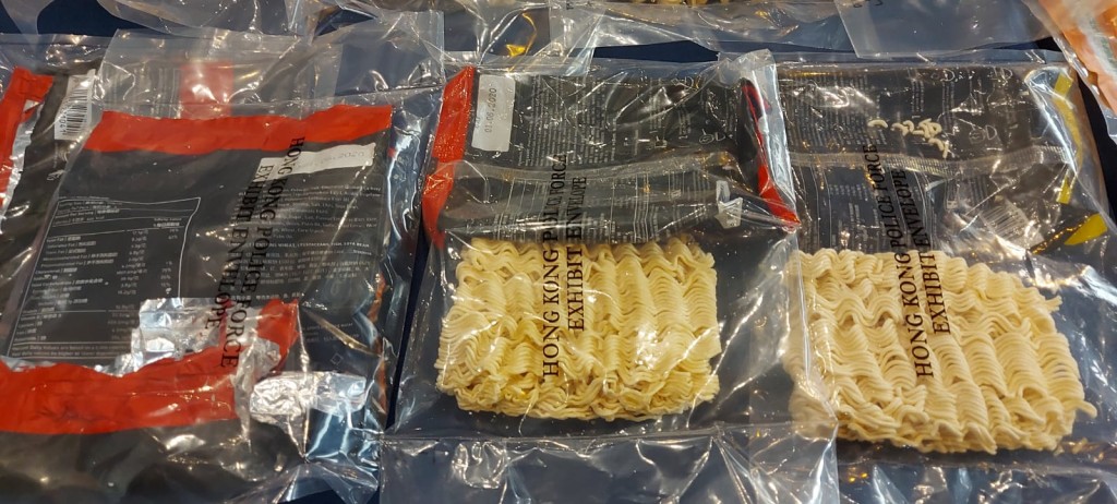 即食麵調味粉藏1.9公斤海洛因。