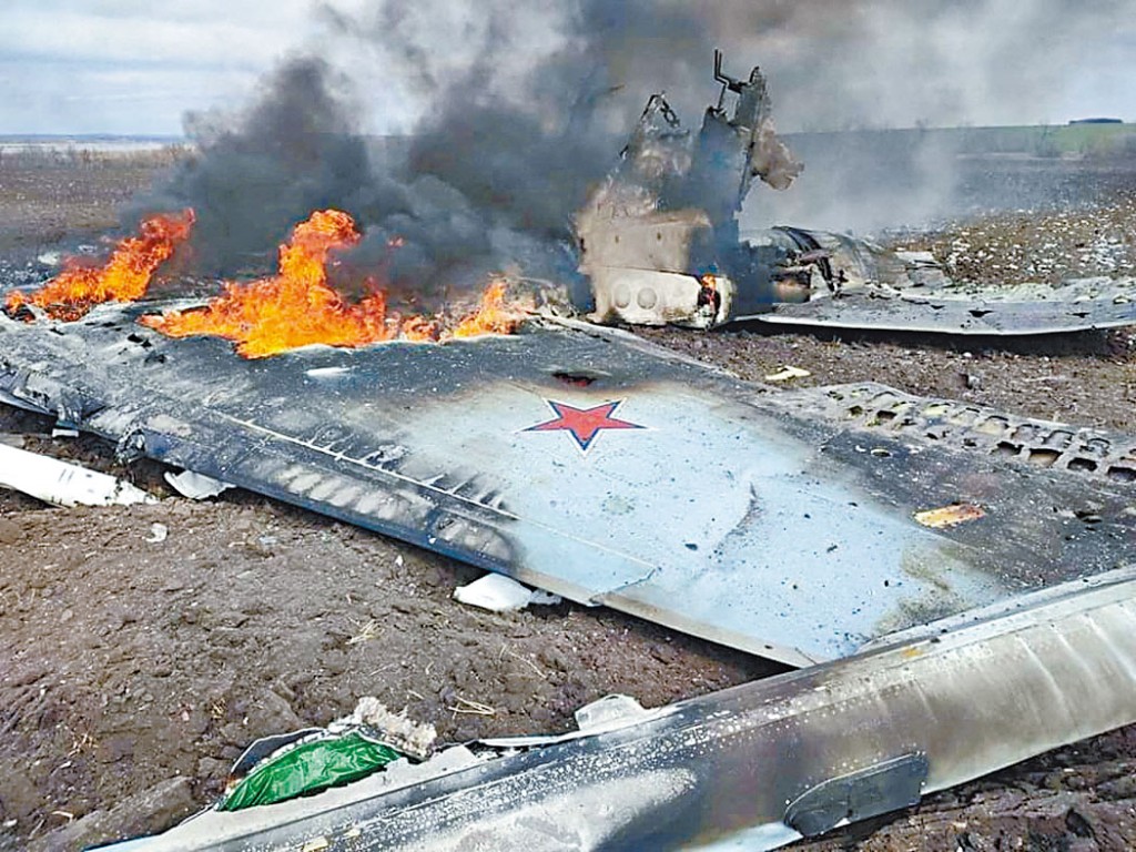 被烏軍擊中的俄羅斯蘇-35戰機,墜落哈爾科夫地區。