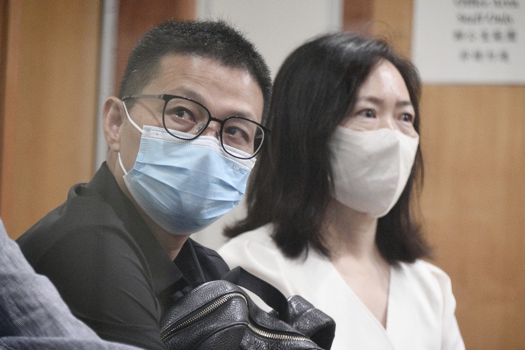 當局承認「雙非腦癱嬰案」過程中的確有不應出現延誤的地方,透露相關秘書處人員已交由公務員事務局跟進。 當局承認「雙非腦癱嬰案」過程中的確有不應出現延誤的地方,透露相關秘書處人員已交由公務員事務局跟進。