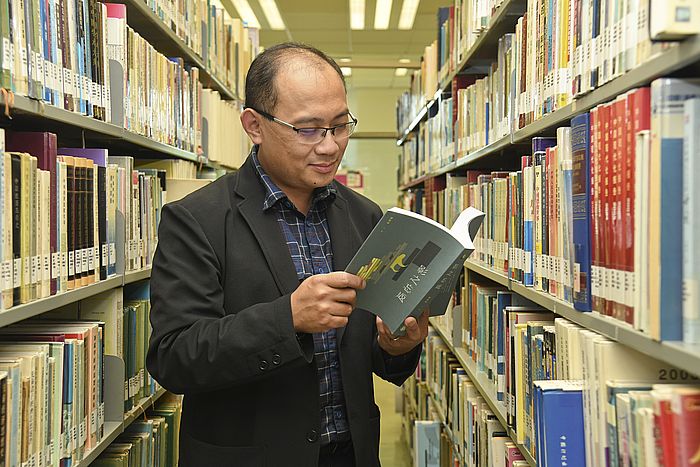 中學時的經歷，令劉偉成發現了文字釋放情緒、自我開導的力量，成為他日後的寫作方向。