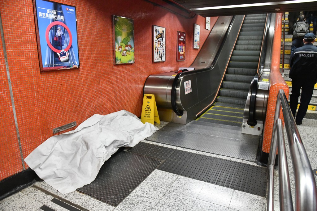港鐵旺角站發生扶手電梯工業意外。李家傑攝