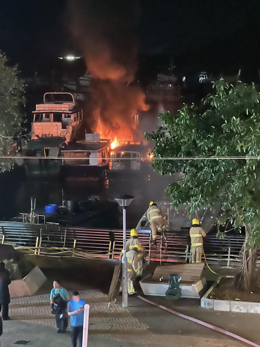 現場火勢十分猛烈。fb「[西貢人]日報」圖片